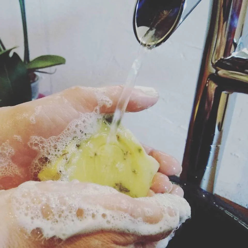 Bio-Zertifiziertes Ausgleichendes Festes Shampoo – Ylang-Ylang
