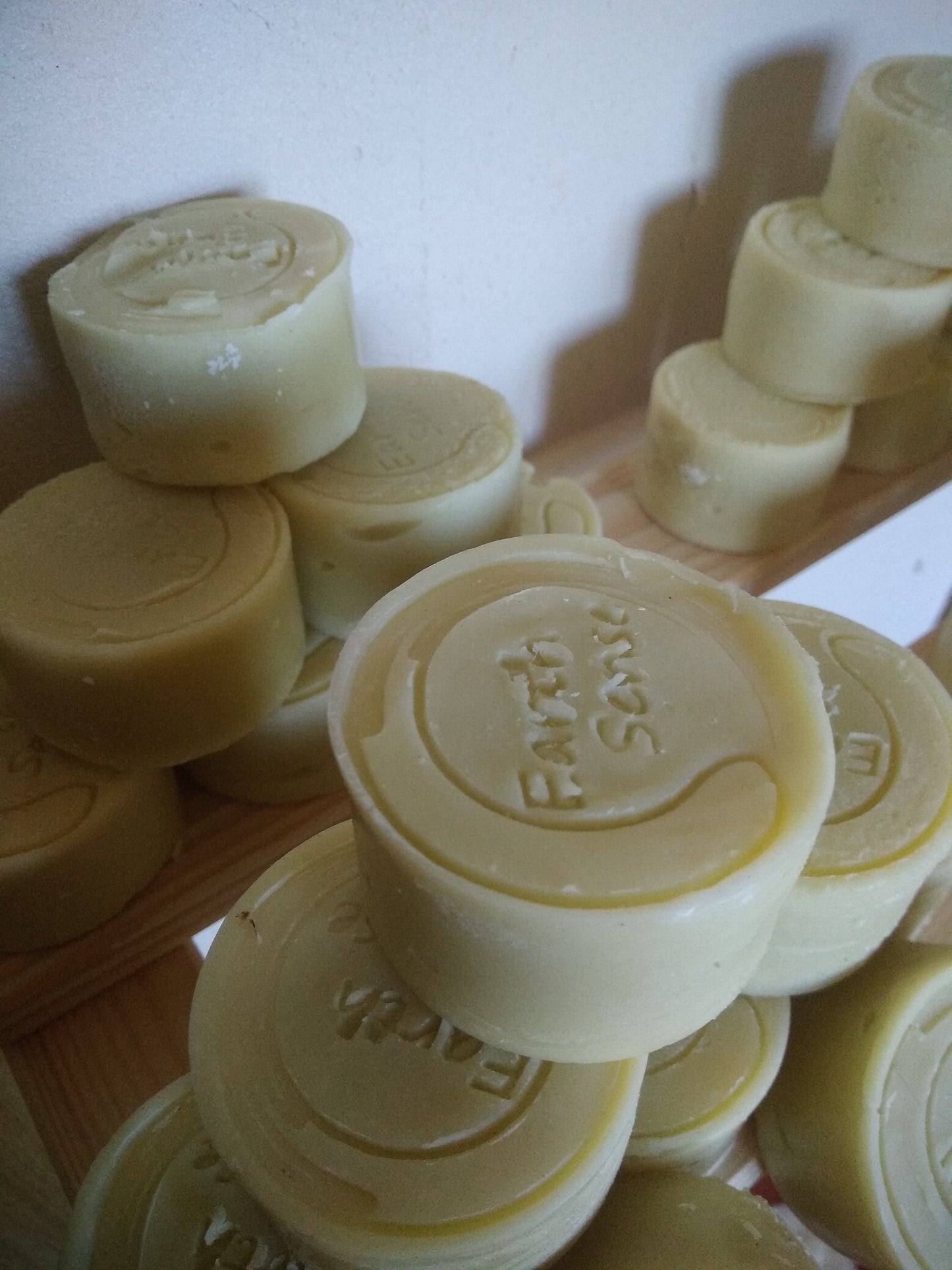 Bio-Zertifiziertes Ausgleichendes Festes Shampoo – Ylang-Ylang